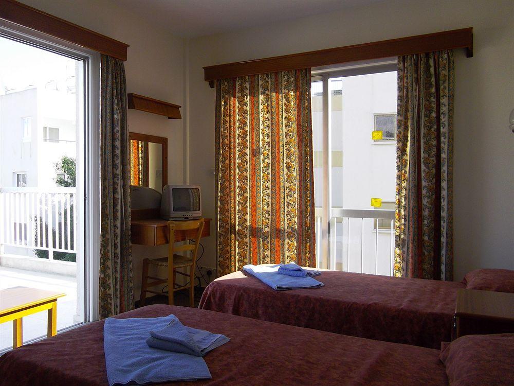 Onisillos Hotel Ларнака Екстериор снимка